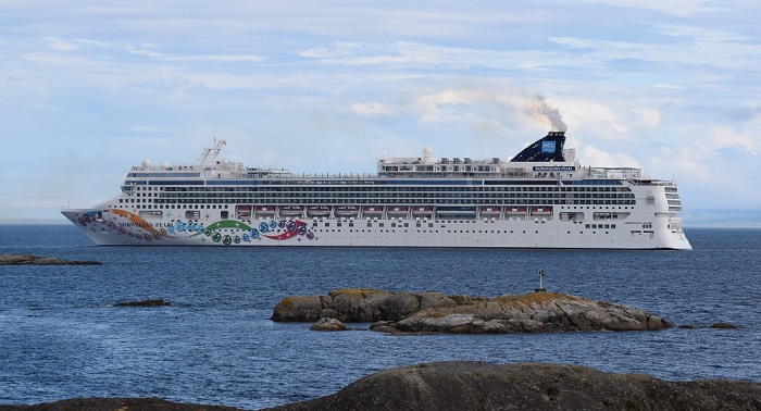 Cruise ship heading to Port of Victoria